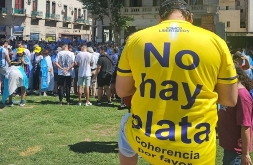  Una camiseta que diga “no hay dolares”