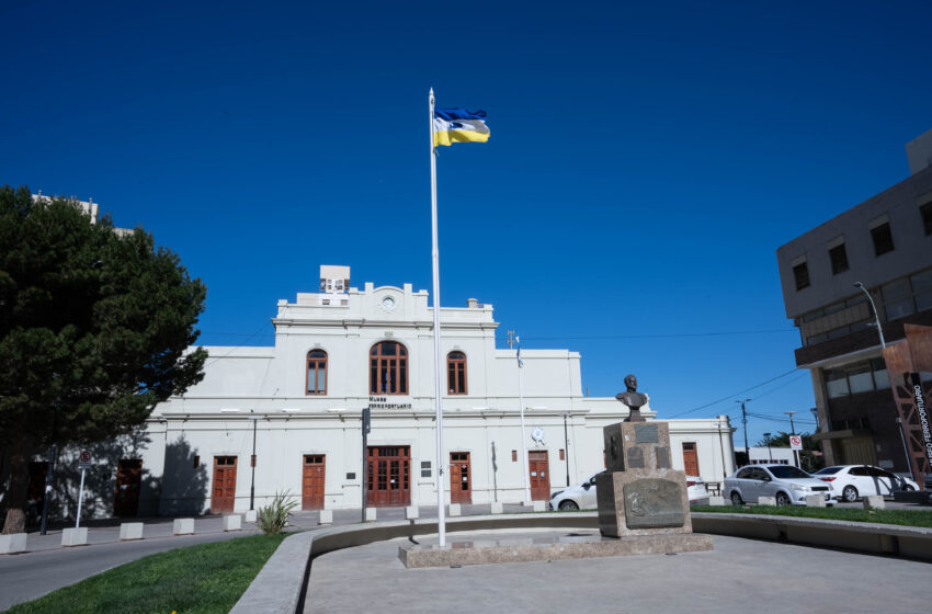  En Comodoro se izó la bandera de los pueblos originarios de la provincia de Chubut