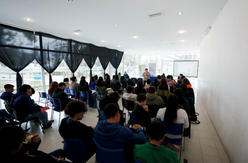  COMENZÓ EL CICLO DE CHARLAS ENMARCADO EN EL MES DE LAS JUVENTUDES