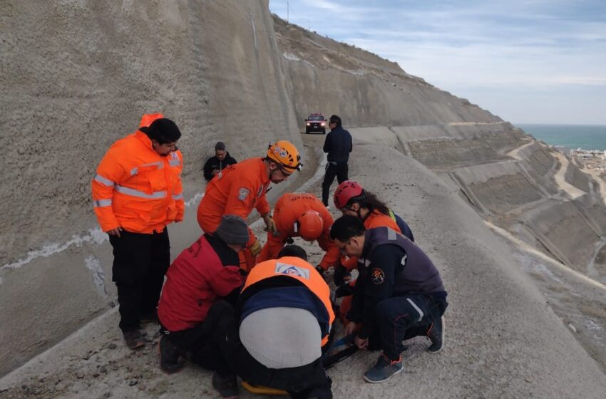 Defensa Civil rescató a un hombre que resbaló en el faldeo del Chenque