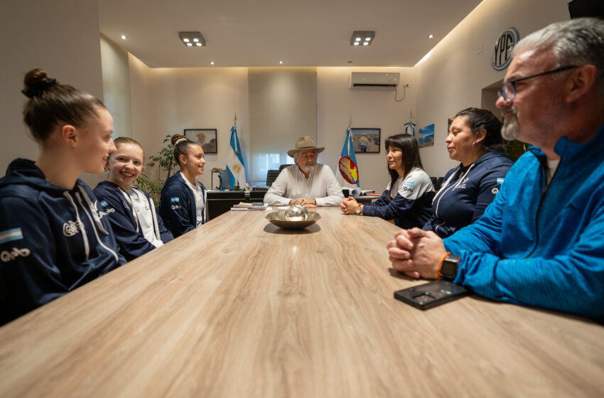  Othar recibió a gimnastas que competirán en el Mundial que se disputará en Italia