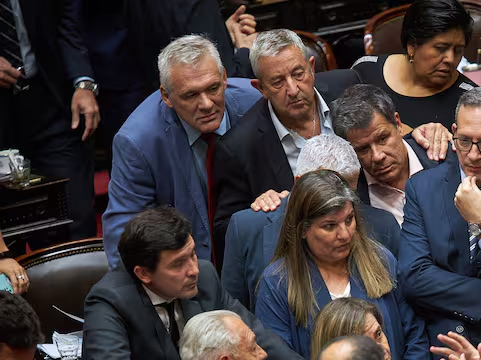  Jubilaciones: el bloque radical pierde cohesión y podría salvar el veto de Milei que frenó el aumento