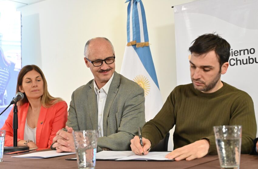  Torres encabezó la firma de un histórico convenio marco de cooperación con representantes de UNICEF Argentina
