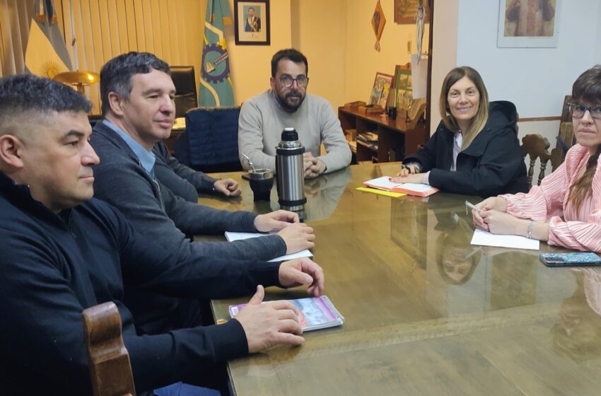  Provincia y municipio de Esquel coordinan acciones para fortalecer las políticas sociales