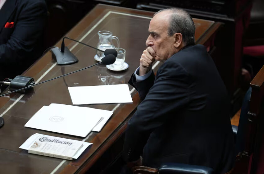  Francos dijo que evaluarán si modifican el decreto de acceso a la información, pero debió cerrar antes su exposición por los disturbios