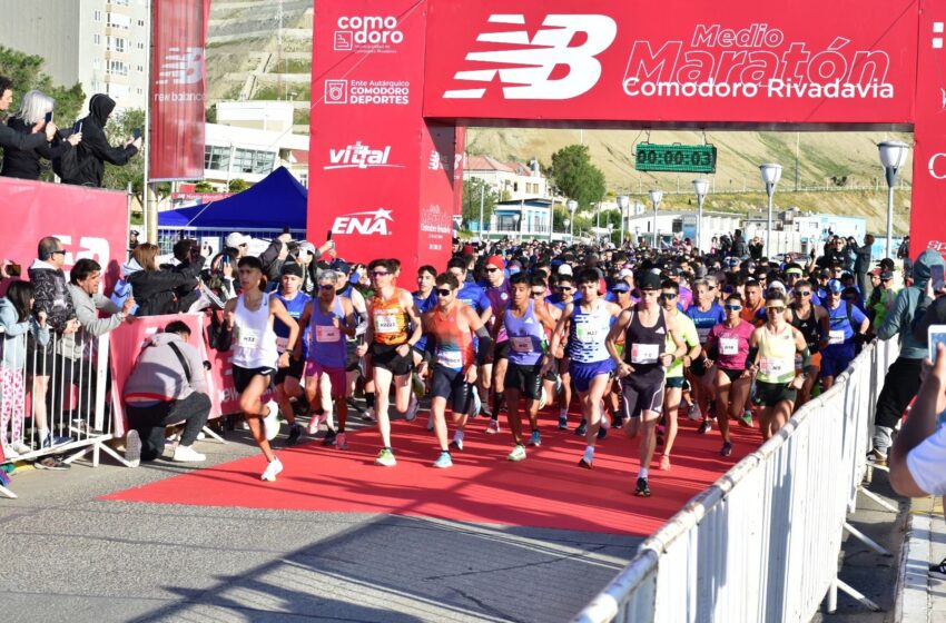  Joaquín Arbe y Lujan Urrutia; los ganadores de la 2da. edición del Medio Maratón New Balance