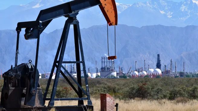  El petróleo cayó fuerte y se alejó de los u$s80 tras malos datos económicos en China