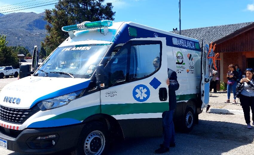  Provincia entregó nueva ambulancia de alta complejidad en el Hospital Rural de El Hoyo