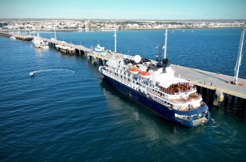  Temporada de cruceros en Chubut: arribó a Puerto Madryn el lujoso buque Island Sky