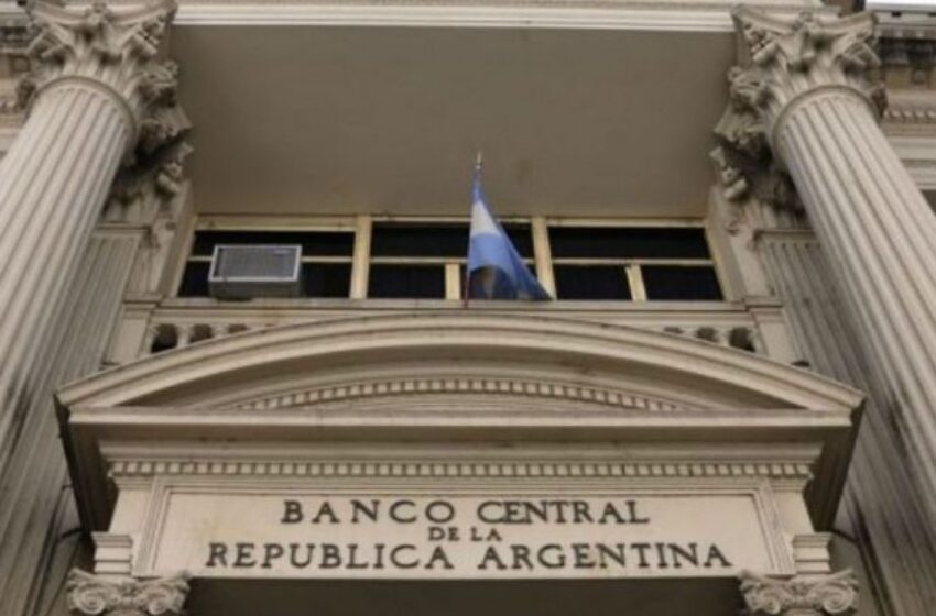  El Banco Central buscará ir en 2025 a un tipo de cambio más flexible y facilitará la competencia de monedas