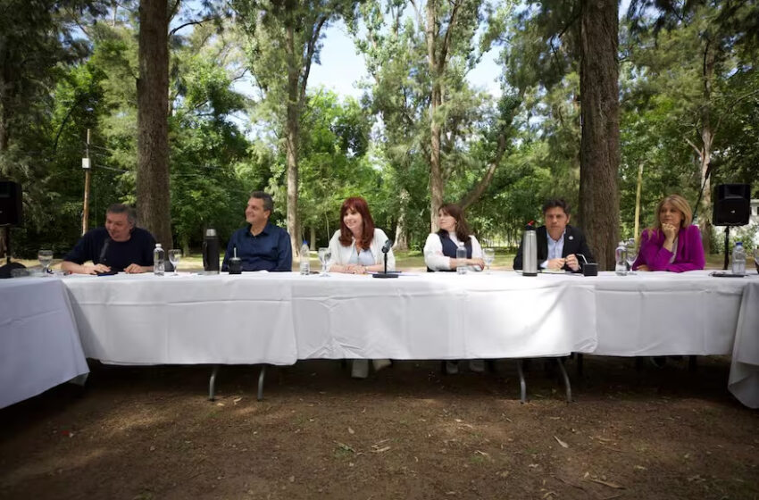  La cumbre del PJ | Una “foto de unidad” que no pudo ocultar la tensión en el seno del kirchnerismo