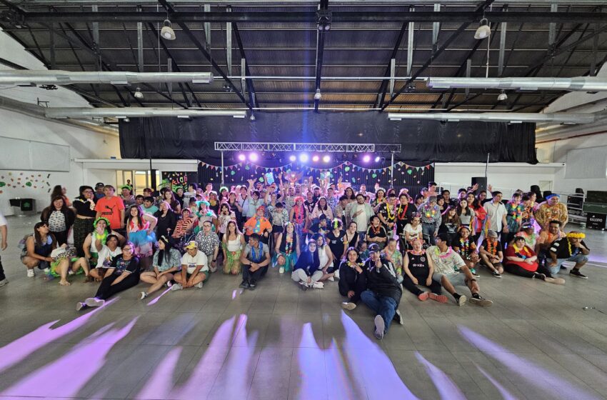  Más de 180 personas participaron de la Fiesta Hawaiana