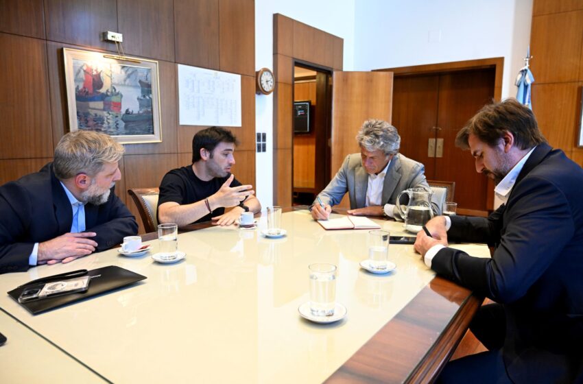  Torres encabezó reunión con autoridades de la Agencia de Recaudación y Control Aduanero para la puesta en funcionamiento de la nueva Zona Franca en Trelew y aseguró que «impulsará el comercio, la actividad industrial y agregará valor a los recursos de nuestra provincia»