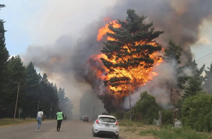  Incendio en Epuyén: Torres conformó el Comité de Emergencia para coordinar las tareas de lucha contra el fuego