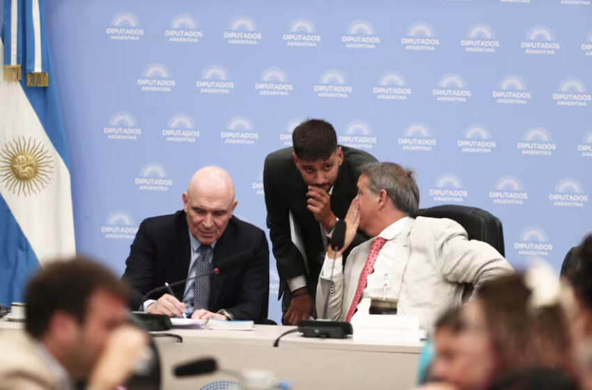  El apoyo de dos gobernadores peronistas destrabó el dictamen para suspender las PASO y le dio alivio al Gobierno