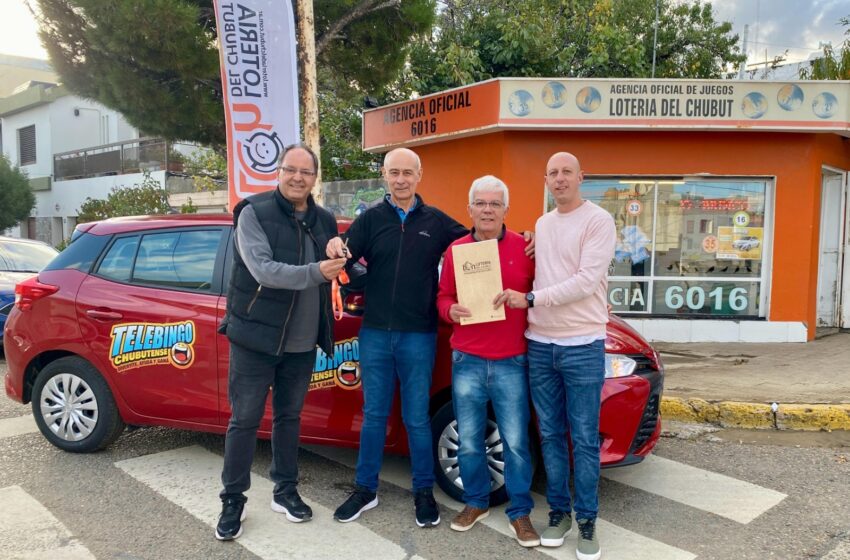  Lotería entregó un auto a un ganador del Telebingo