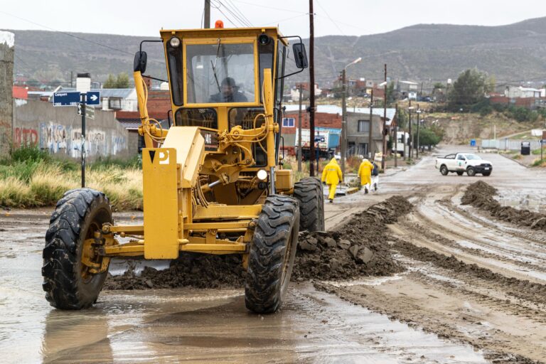  Tras la lluvia, el Municipio avanza con la recuperación y mantenimiento de la trama vial