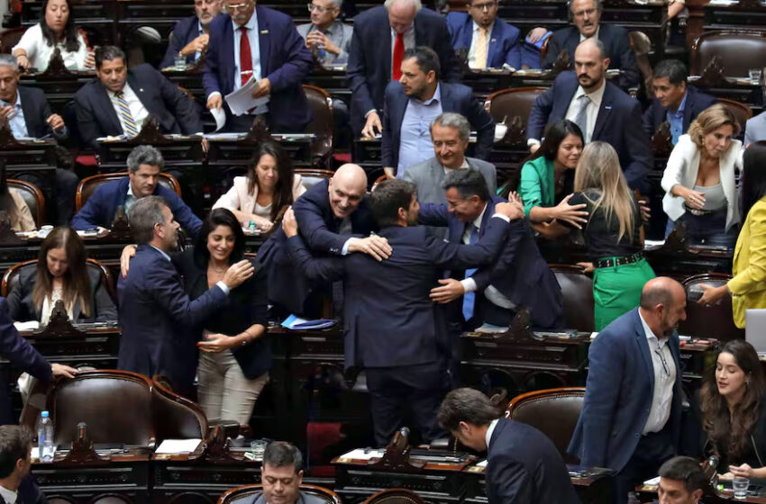  En una sesión caliente, Diputados ratificó el DNU de Milei y el Gobierno avanza hacia un nuevo acuerdo con el FMI