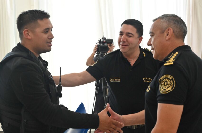  La Policía del Chubut reconoció a efectivos que salvaron la vida de un médico comodorense en un siniestro vial en Rawson