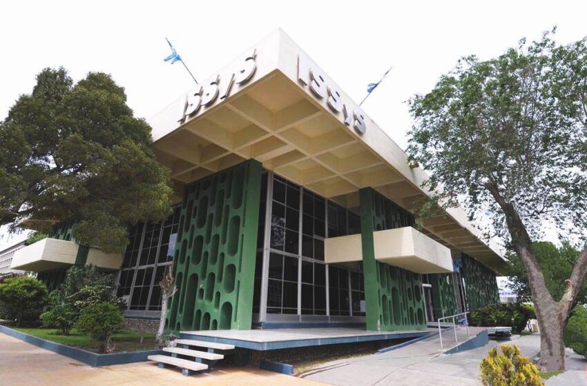  El Instituto de Seguridad Social y Seguros elimina cargos políticos y reduce gastos operativos