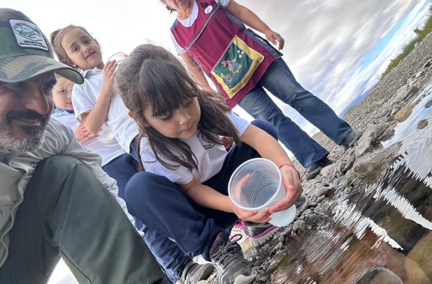  En Trevelin brindaron una charla a estudiantes sobre pesca deportiva continental y el cuidado de los ambientes acuáticos