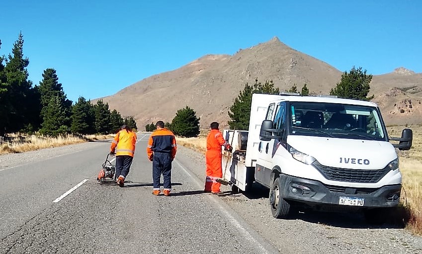  VIALIDAD NACIONAL CONTINÚA CON LOS TRABAJOS DE BACHEO EN EL ACCESO A ESQUEL, EN LAS RUTAS 40 Y 259