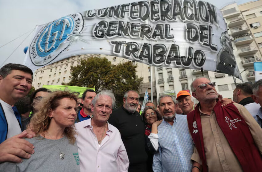  El tercer paro general de la CGT contra Milei comenzó con una demostración de fuerza de los gremios en la calle