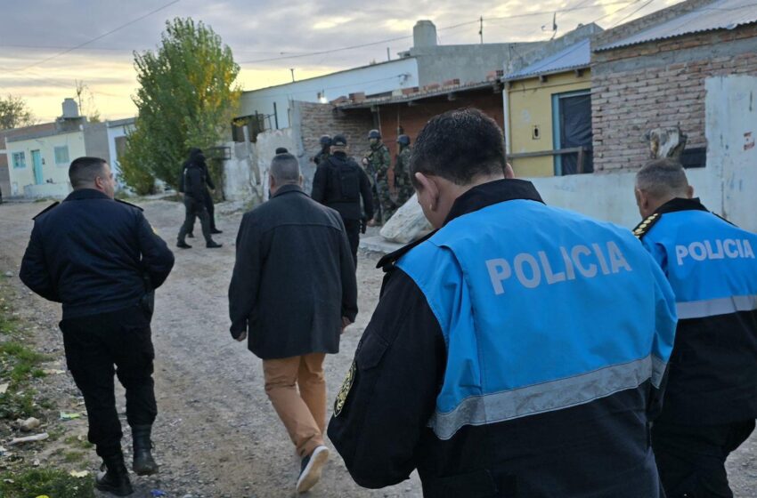  La Policía del Chubut realizó doce allanamientos enmarcados en la búsqueda de Emanuel Centeno