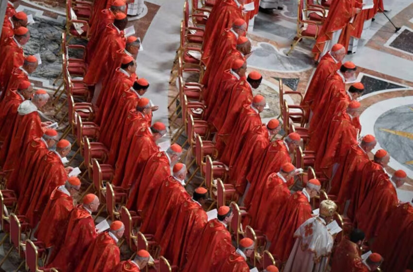  Sugestiva omisión al papa Francisco en la misa que marca el inicio del cónclave