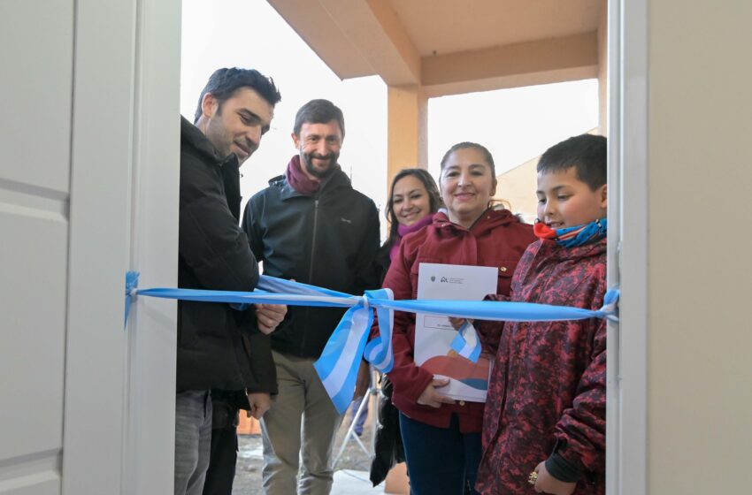  Viviendas, Telemedicina y acompañamiento a damnificados por los incendios: Torres desarrolló una intensa agenda en Trevelin