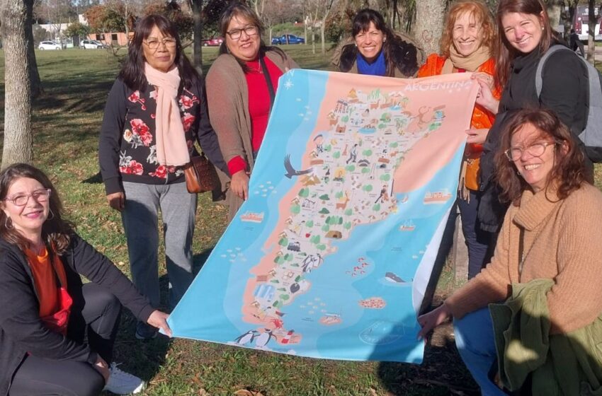 Chubut entregó ejemplares del Fondo Editorial Provincial en distintos establecimientos educativos de Mar del Plata