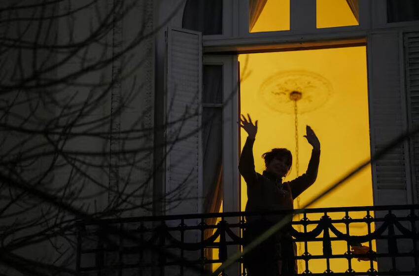  La política, en suspenso hasta el miércoles