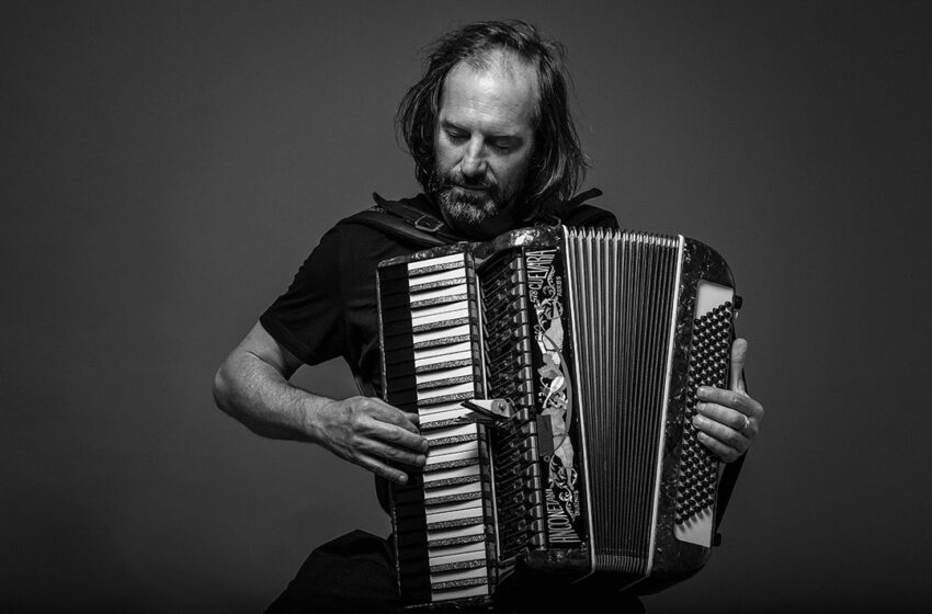  Chango Spasiuk, broche de oro del 77° Aniversario de Rada Tilly