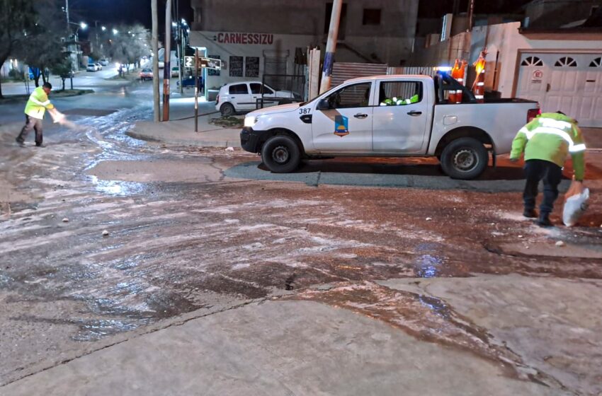  Por las fuertes heladas, el Municipio cumple con un intenso trabajo de limpieza de calles y avenidas
