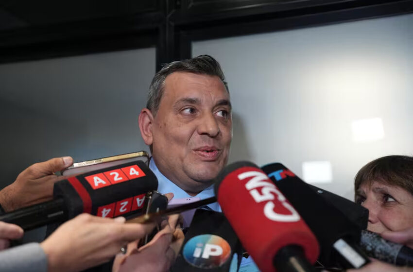  El Gobierno bonaerense denunció en la Justicia un complot de 24 policías cercanos al candidato de LLA