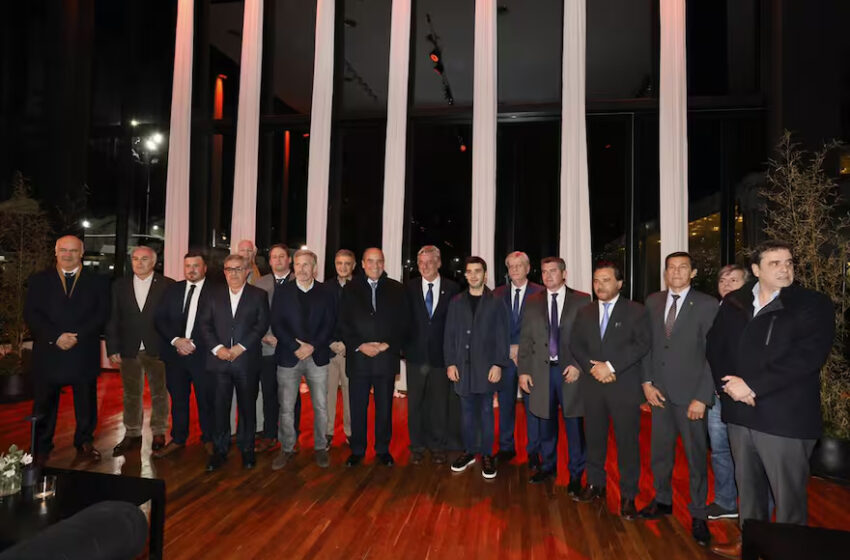  Foto en la Rural: ocho gobernadores se mostraron con Guillermo Francos, pero no hubo un acercamiento