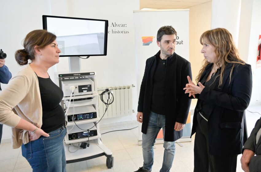  Torres inauguró el Centro de Día del Hospital Alvear, entregó una ambulancia y una torre de laparoscopía: “La salud pública no tiene color partidario ni bandería política”