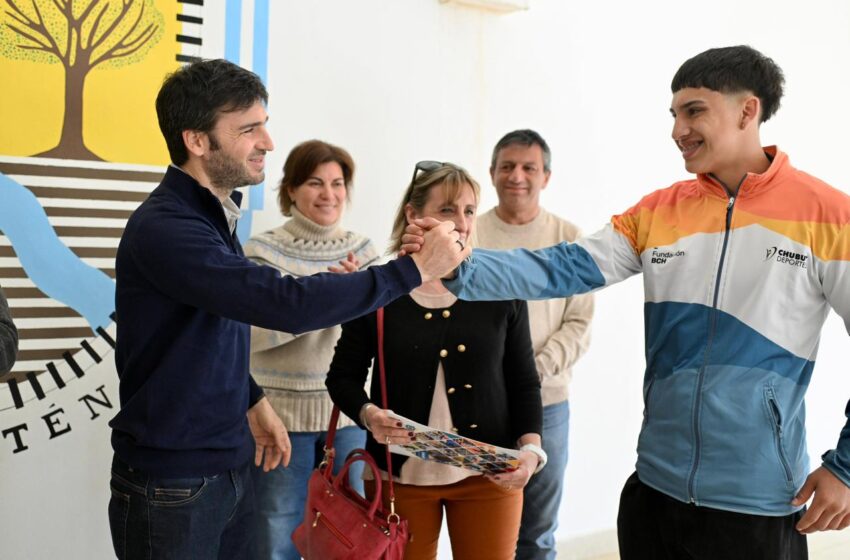  Torres acompañó la despedida de la delegación chubutense que viajará a los Juegos Evita