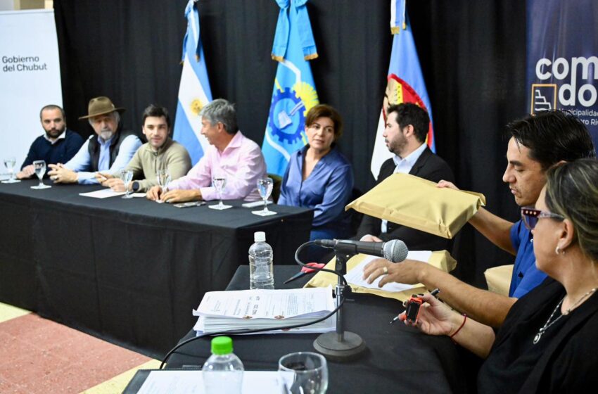  Torres encabezó la apertura de sobres para la obra de repavimentación y mantenimiento de la traza urbana de la Ruta 3 en Comodoro Rivadavia