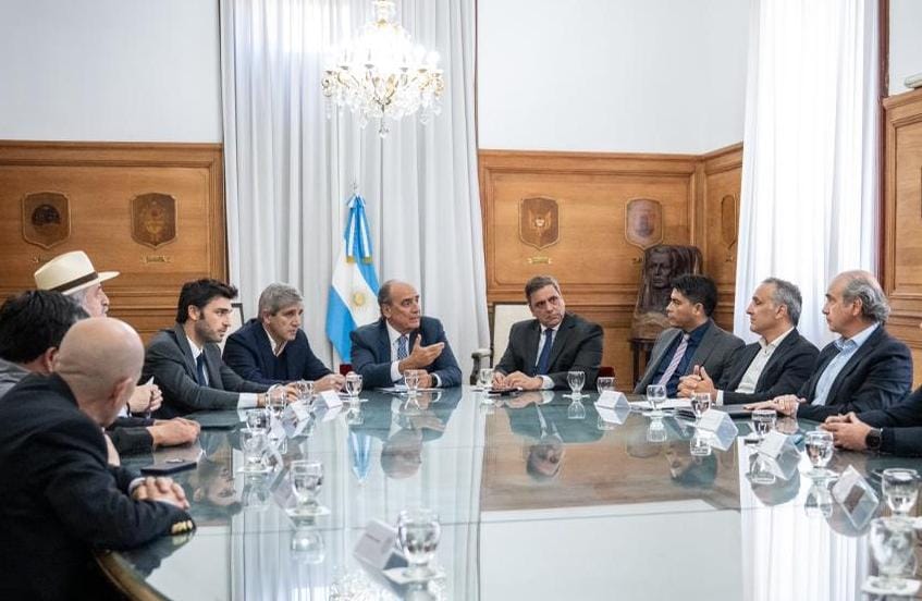 Torres convocó a reunión clave para eliminar las retenciones al petróleo en Chubut