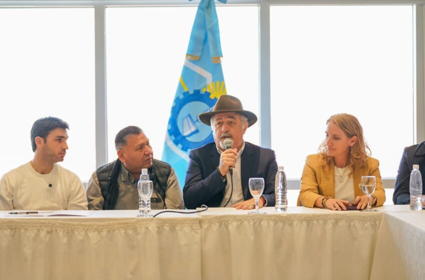  Othar acompañó el anuncio de la eliminación del 8% de retenciones al crudo para reactivar la cuenca petrolera