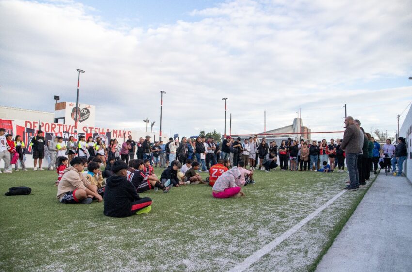  Othar inauguró el playón de césped sintético del Club Stella Maris