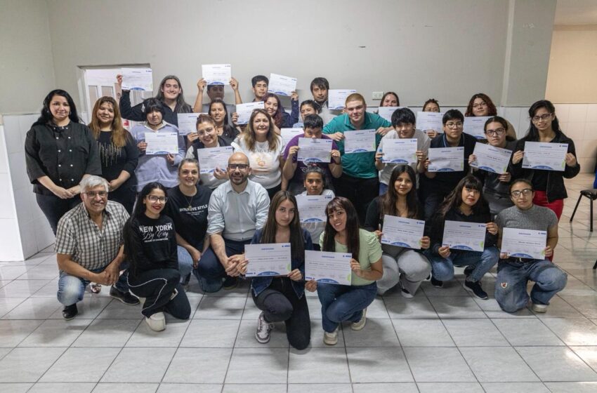  Se celebró el cierre de la capacitación de jóvenes pasteleros en barrio José Fuchs