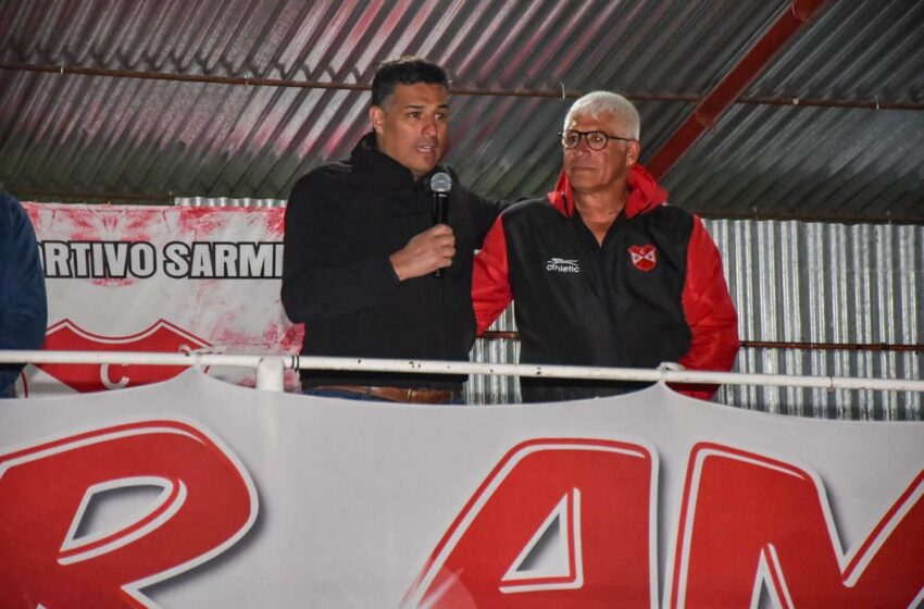  El Municipio local acompañó al Club Deportivo Sarmiento en la inauguración de las torres lumínicas de la cancha auxiliar