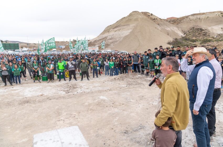  Othar acompañó el acto de colocación de la piedra fundamental del Polideportivo del Sindicato de Camioneros