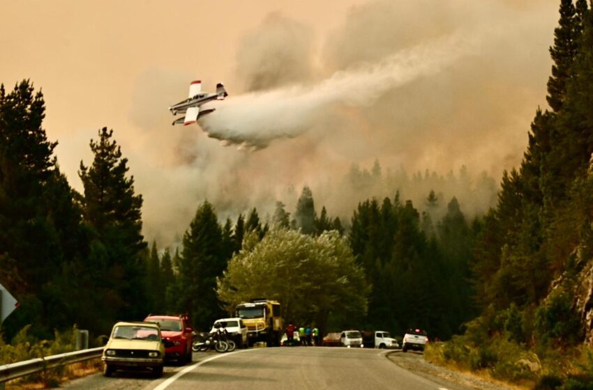  Incendios forestales: se dispuso la evacuación preventiva de Coihue y La Angostura en Epuyén y el corte de la Ruta Nacional 40