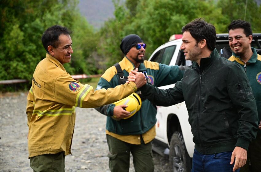  Torres destacó el trabajo de brigadistas y bomberos voluntarios y confirmó que el incendio en Puerto Patriada está contenido