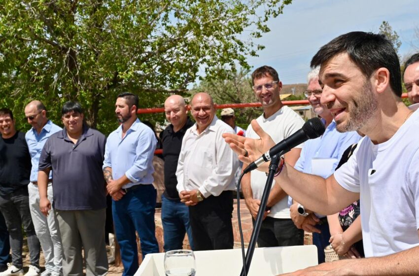  Torres encabezó el acto por el 122° aniversario de Gastre: “En un momento difícil, el hermanamiento entre los chubutenses es lo que nos permite salir adelante”