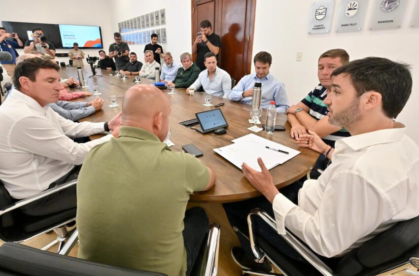  Torres encabezó la conformación de la Mesa de Desarrollo Pesquero y confirmó que elevará a Nación propuestas para eliminar las retenciones y proteger el recurso en la Milla 201