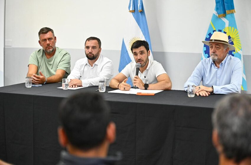  Torres encabezó la licitación de la obra del conducto pluvial de descarga al mar en Comodoro Rivadavia